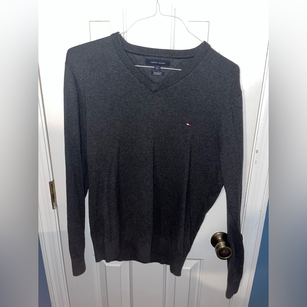 Gray Tommy Hilfiger V-Neck men’s size large Sweater